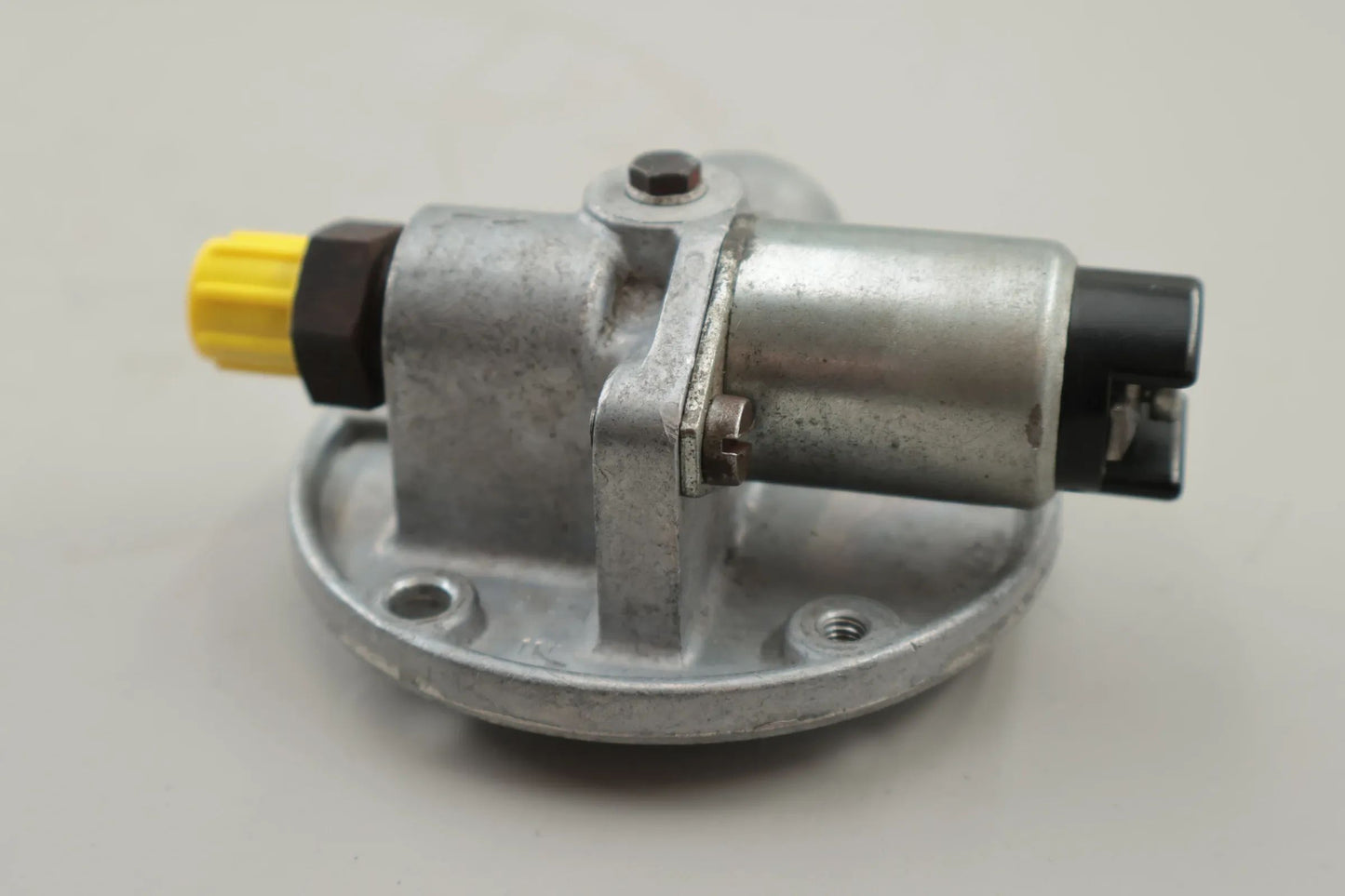 Mercedes-Benz W113 W109 Zusatzeinspritzventil Kaltstartventil Bosch 0330106001