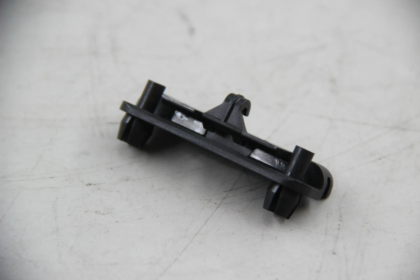 Original BMW E30 316 316i 318i 320i 325i 325ix Klemme schwarz 51711945568