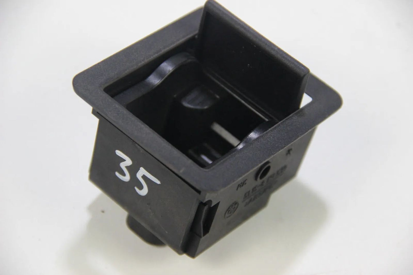 NEU Original BMW E36 316/318/323 Ascher hinten 51168191539 Aschenbecher 3er