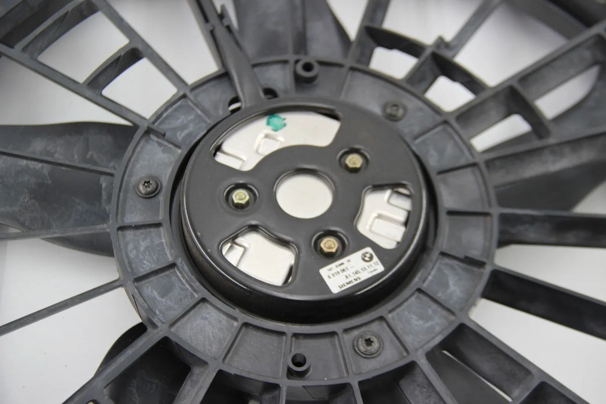 Original BMW E46 Kühlerlüfter Motor mit Kühlerlüfterrahmen 390W NOS 17117516813