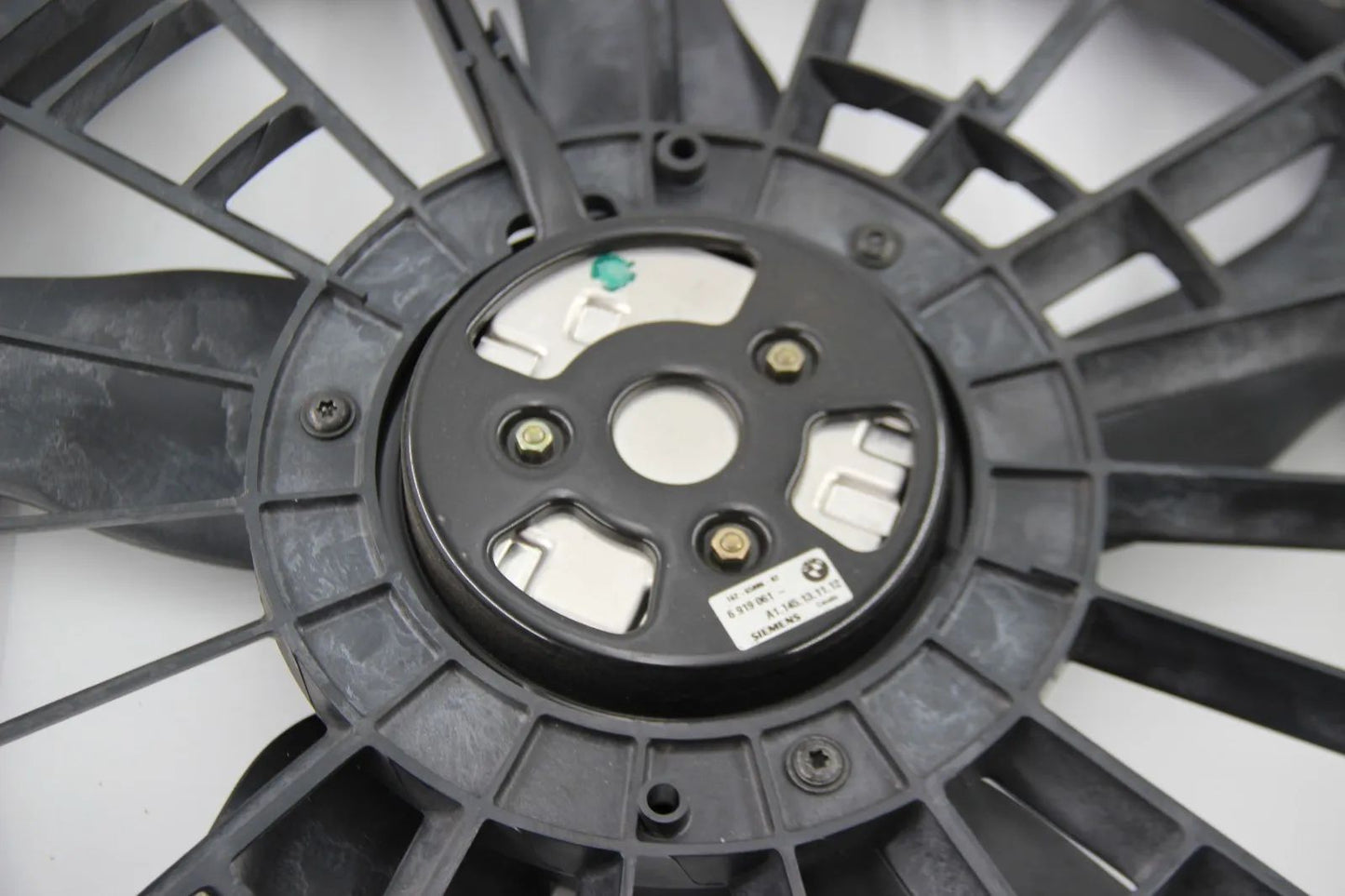 Original BMW E46 Kühlerlüfter Motor mit Kühlerlüfterrahmen 390W NOS 17117516813