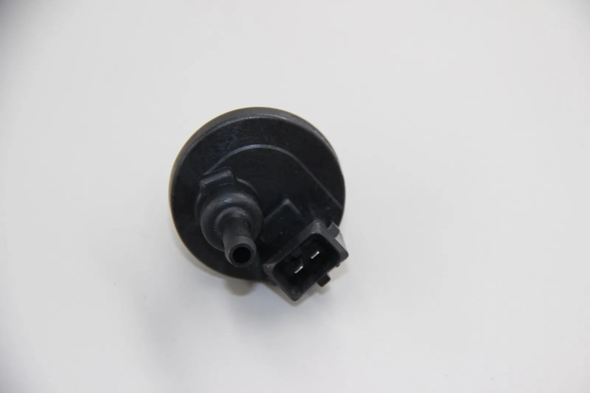 Original BMW E30 M3 E28 E34 E24 E32   Tankentlüftungsventil Bosch 13901711395