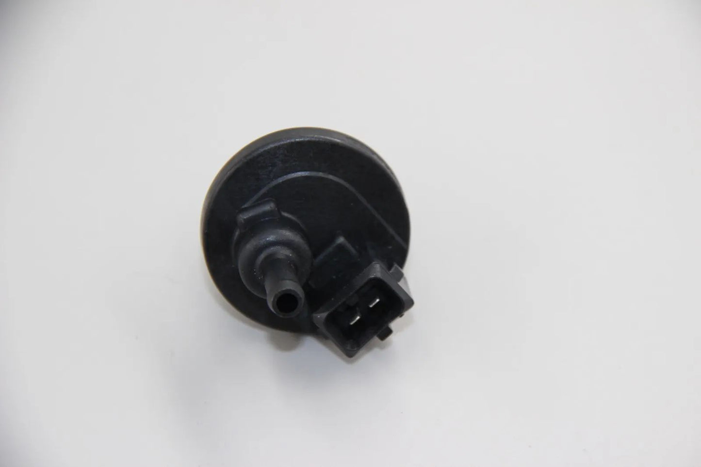 Original BMW E30 M3 E28 E34 E24 E32   Tankentlüftungsventil Bosch 13901711395