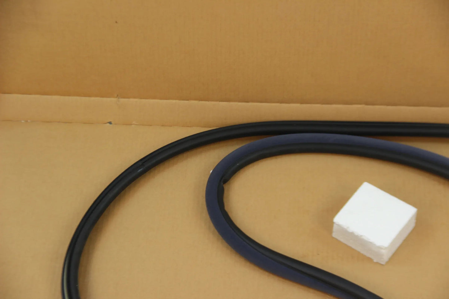 Original BMW E34 518i-540i M5 3.6 3.8 Kantenschutz hinten NOS 51728137774