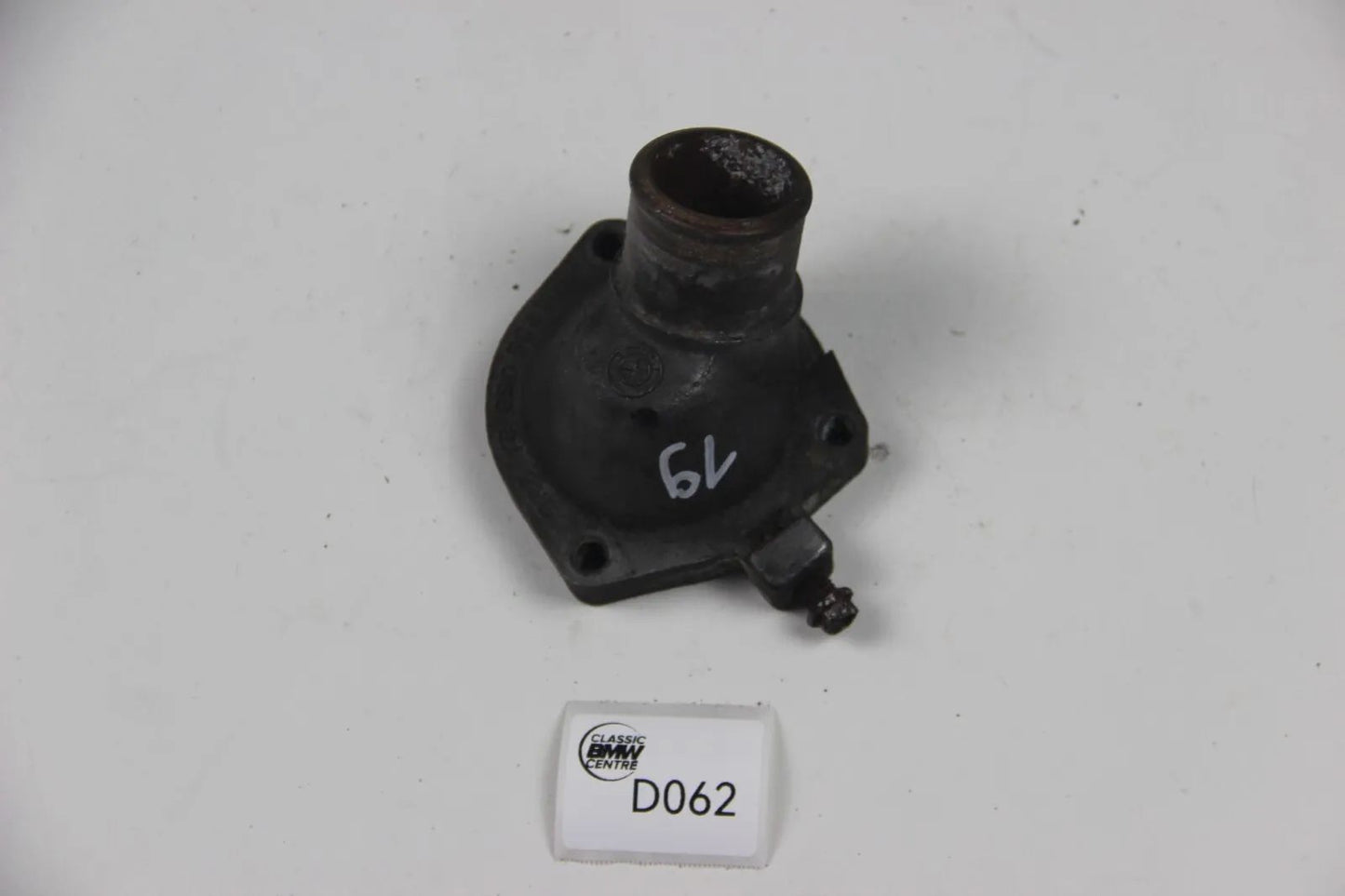 Original BMW E30 320i 323i 325i Wasserstutzen flansch Sockel M20 12650582 Kühler