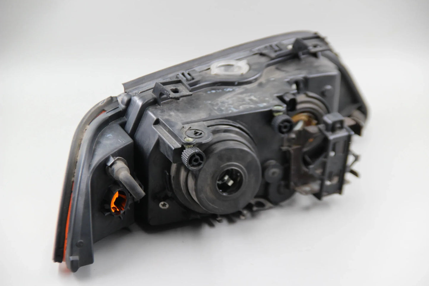 Original BMW E39 Frontscheinwerfer links Hella 15213900