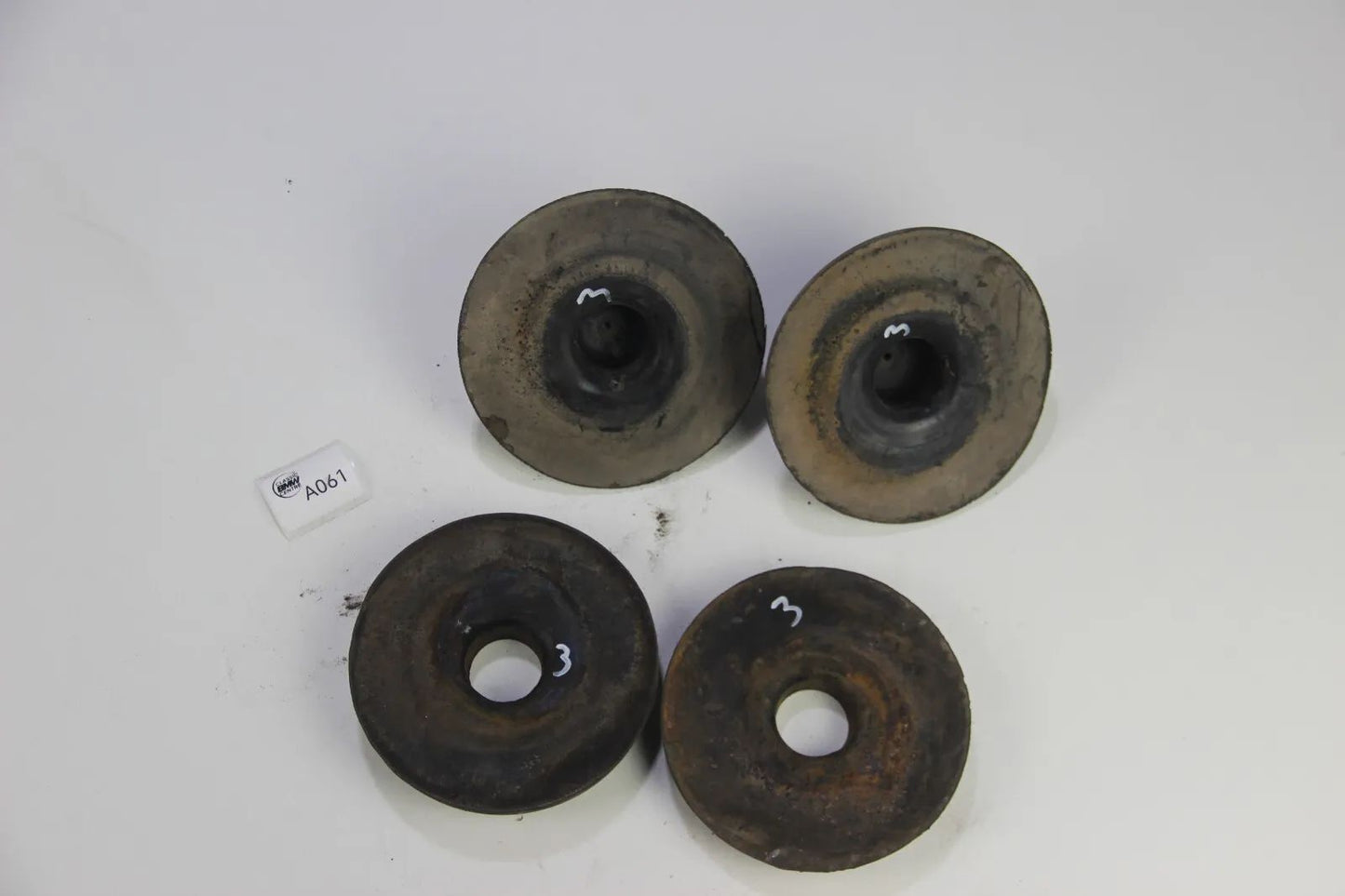 Original BMW E30 Gummipuffer Satz komplett 1127218 1128610 Federsitz Hinterachse