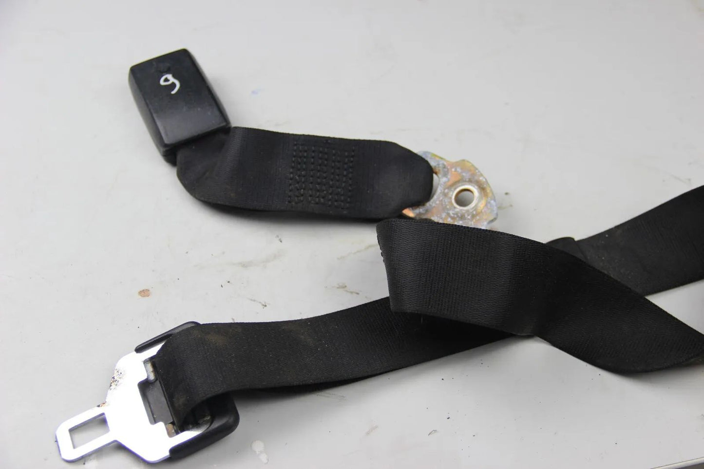 BMW E30 Sicherheitsgurt Anschnallgurt Gurt Rücksitzbank Mitte Beckengurt