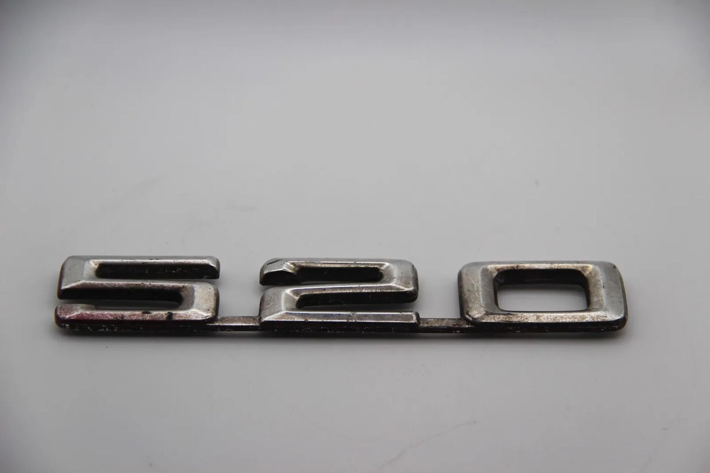 Original BMW E12 520 Modellbezeichnung Emblem Schriftzug B2 BMW N 11319. 0
