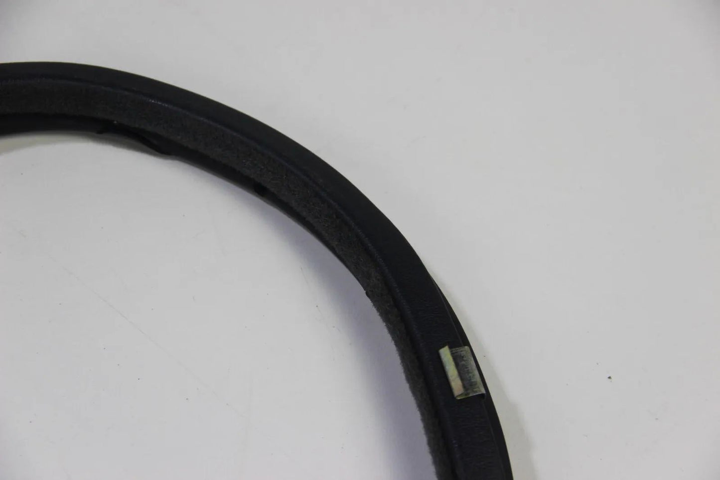 BMW E30 4-Türer Limo Touring 316i-325i Türdichtung hinten rechts Kantenschutz