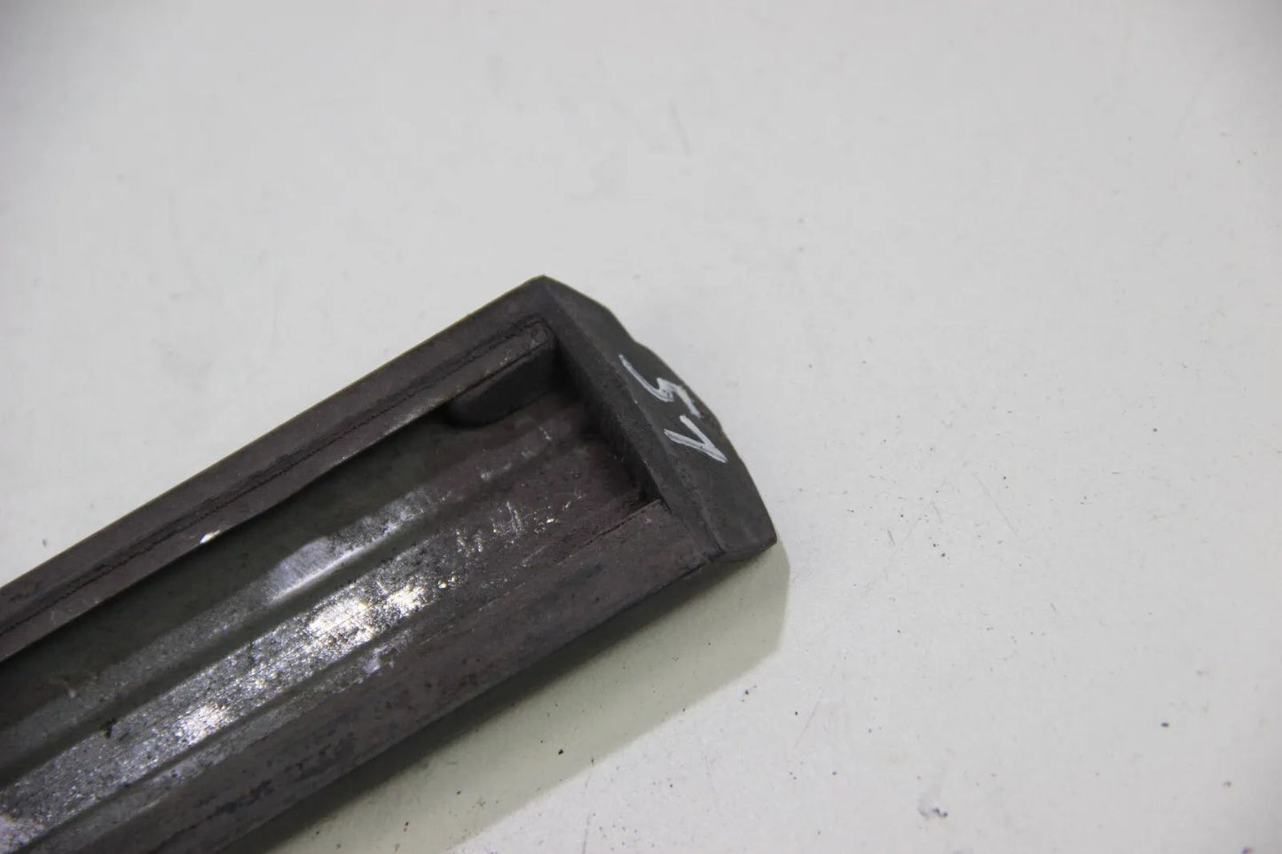 Original BMW E23 728i-745i Stossleiste Seitenwand vorne rechts NOS 51131848302