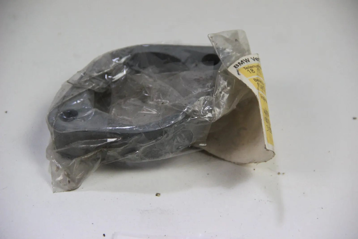 NEU BMW Original E28 E34 E24 E32 Flansch 18111712070 3er 5er 7er