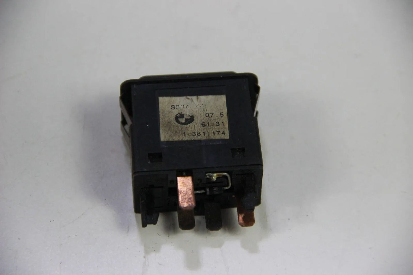 BMW E30 E24 E28 E23 Elektrischer Schalter Heizbare Heckscheibe 61311381174