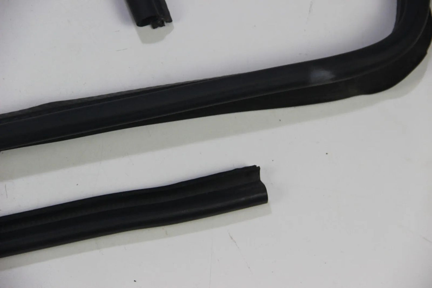 Original BMW E32 728i-750i Dichtung Heckklappe Trunk Lid Seal Gasket 51711908443