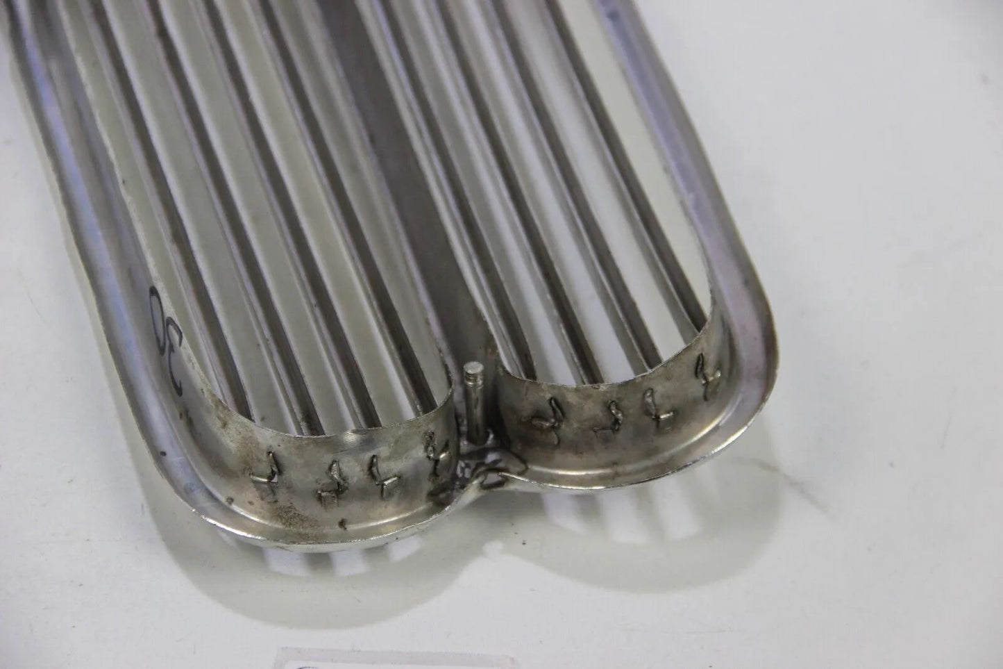 BMW E10 1502 1602 1802 2002 ti tii M10 Niere Chrom Ziergitter Mitte 51131801577