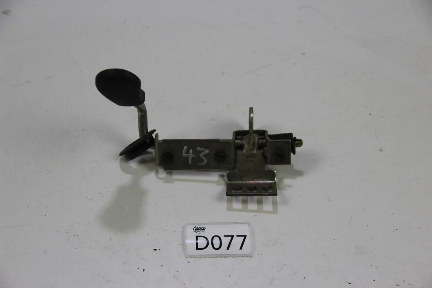 BMW E12 E21 E24 E3 E9  Sitzraste Sitzverstellung außen rechts 52101803732