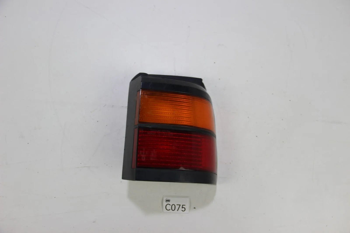 Original VW Passat 35i 	Heckleuchte Rechts Hella Taillight OEM	333 945 112