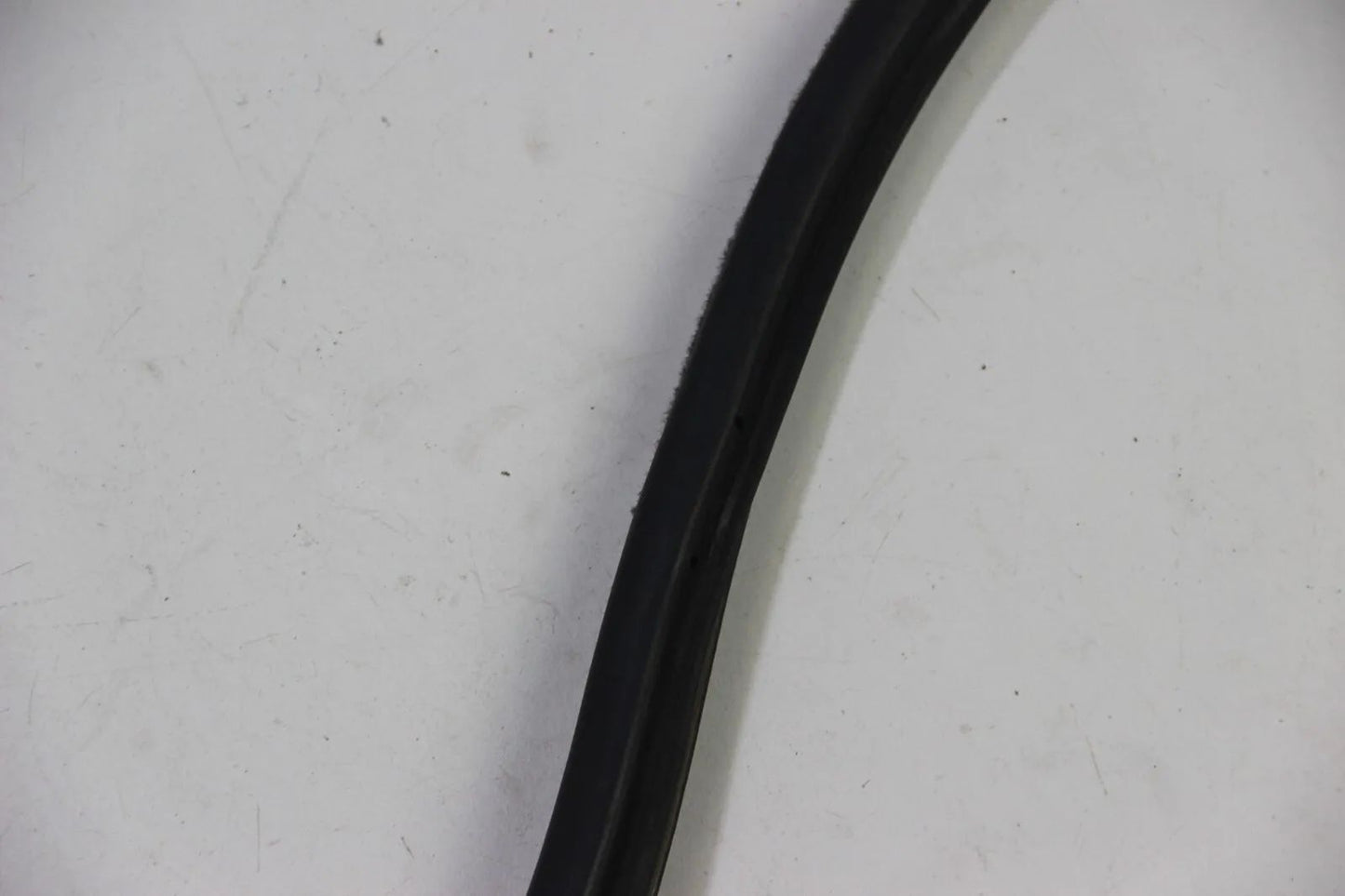 BMW E30 4-Türer Limo Touring 316i-325i Türdichtung hinten rechts Kantenschutz