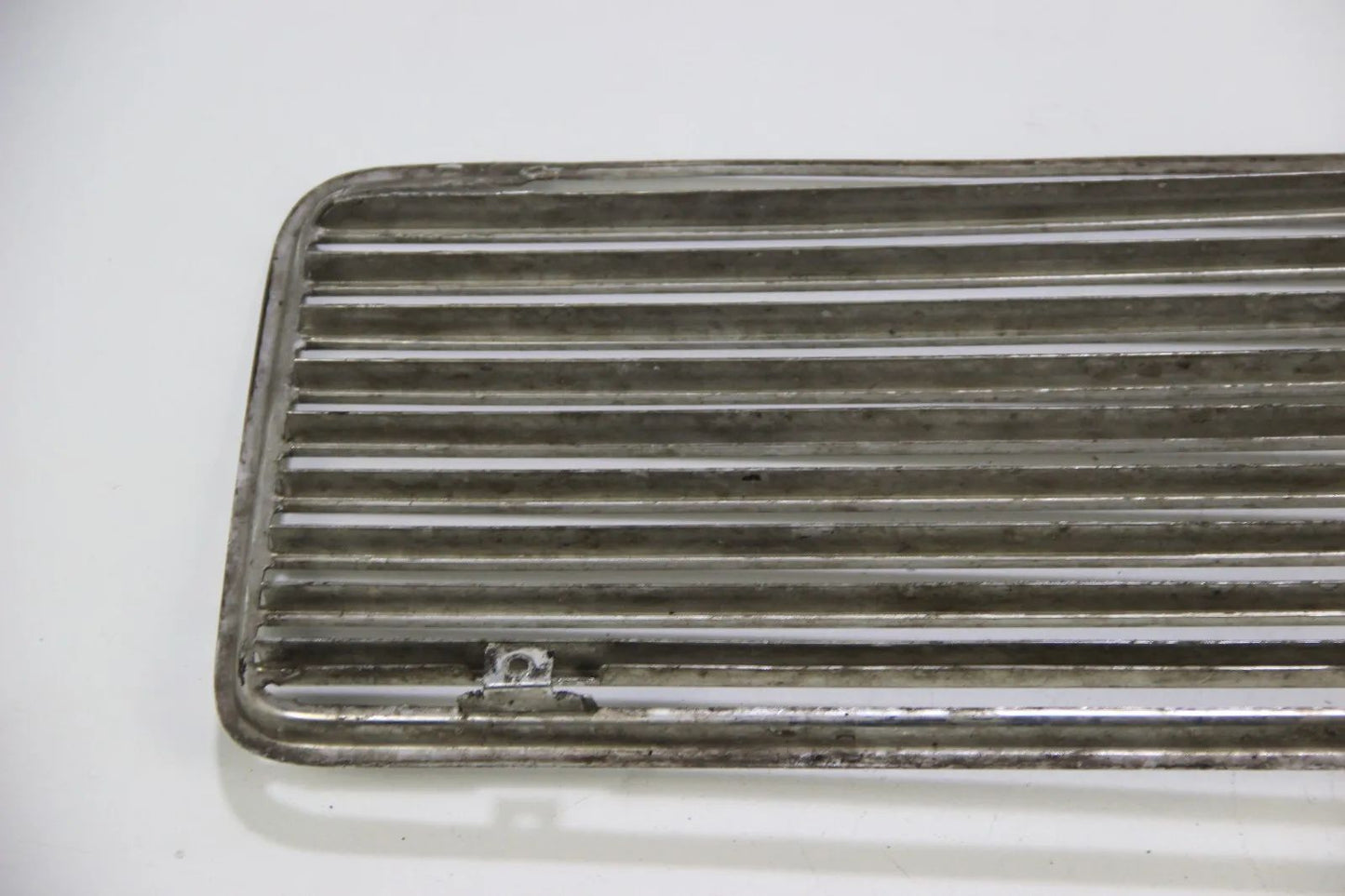 BMW E10 1502 1602 1802 2002  Ziergitter vorne Chrom Rechts Zierleiste OEM