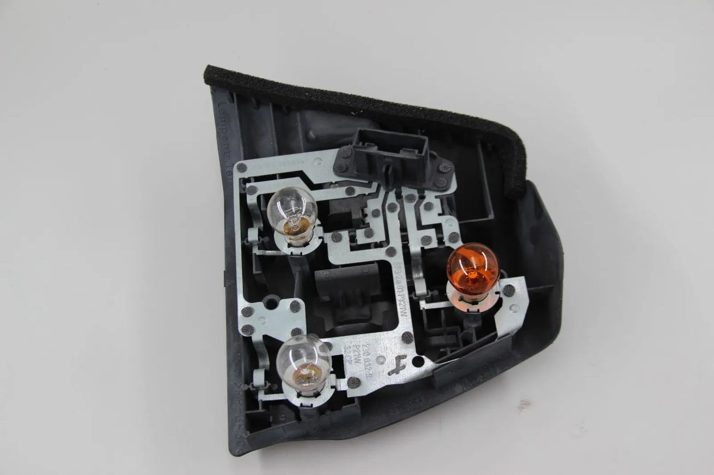 Original BMW E46 Lampenträger Lampenhalterung weiss rechts 63218383824