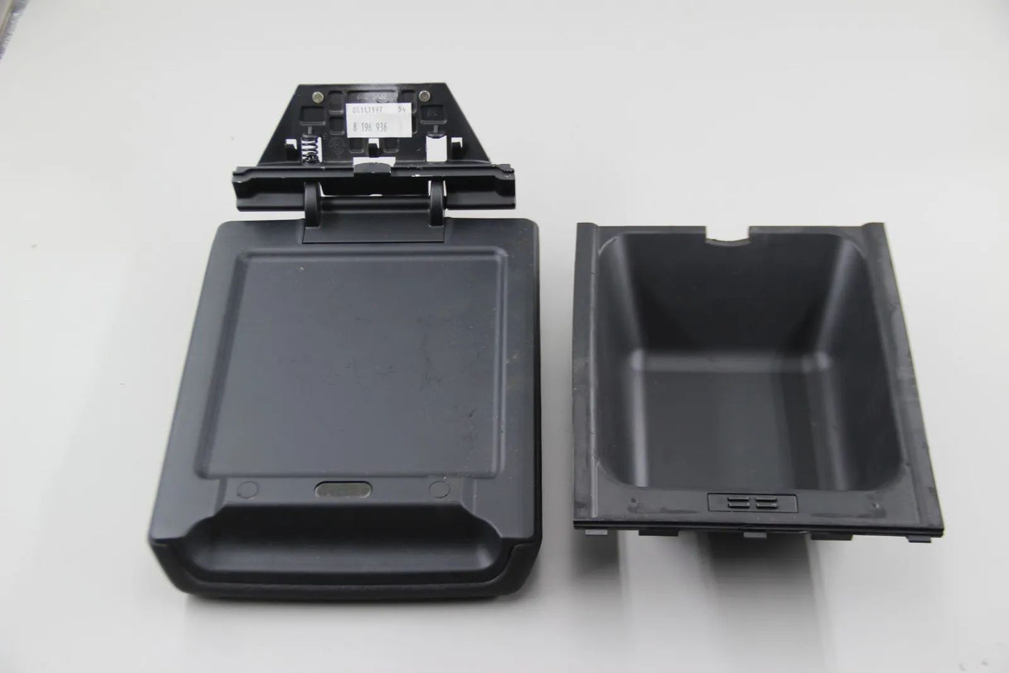 Original BMW E39 Limo/Touring  Mittelarmlehne Center schwarz  51162427367