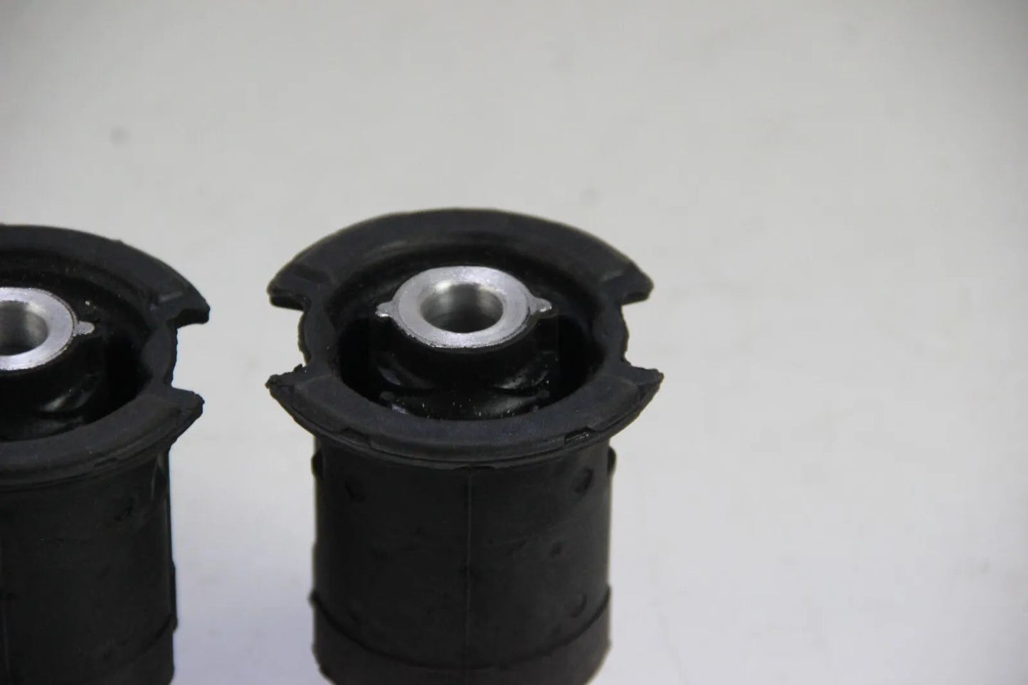 Original BMW E30 316i-325i M3 Gummilager Tonnenlager Links Rechts  33311130537