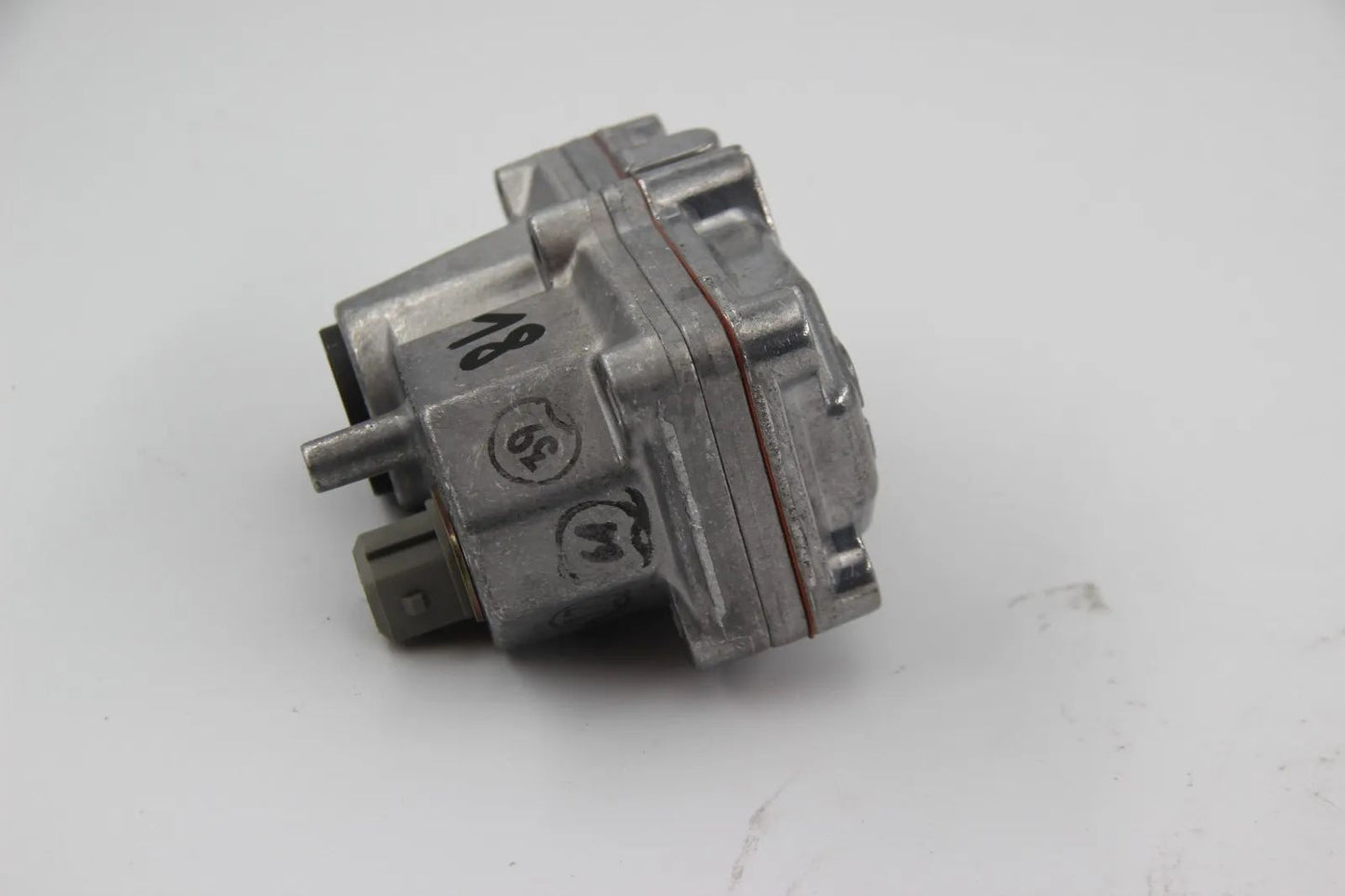 BMW E12 518-20i E28 518i E30 318i E21 318i-23i Warmlaufregler NOS 13631359571