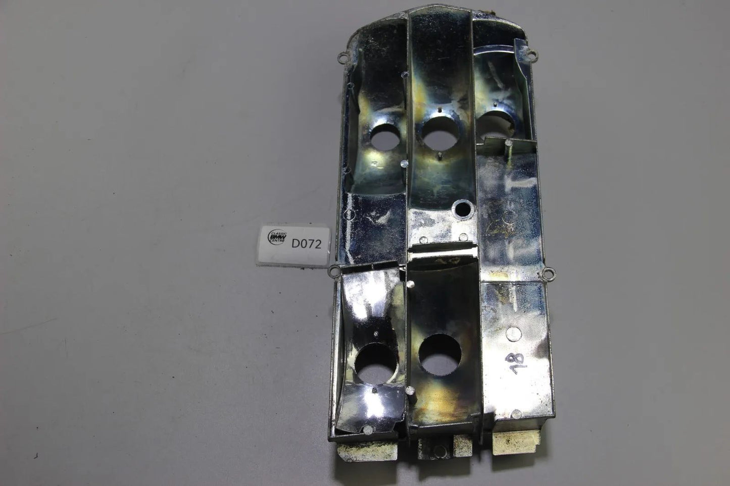 BMW E3 Reflektor Lampenträger Heckleuchte Rücklicht Gehäuse paar 63211355108 /07