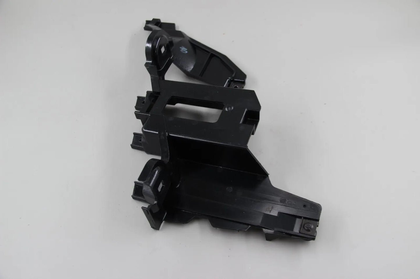 Original BMW E53 X5 Serie Hella rechte Lampenhalterung/ Scheinwerferhalterung