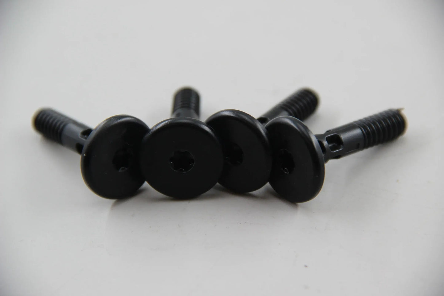 Original BMW E81 E82 E87 E88 E90 E91 E92 E93 4x Stift Plastik 07147122913