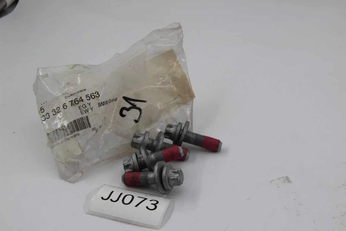Original BMW E39 E60   Schraube Aussentorx Hinterachswelle 4Stk. 33326764563