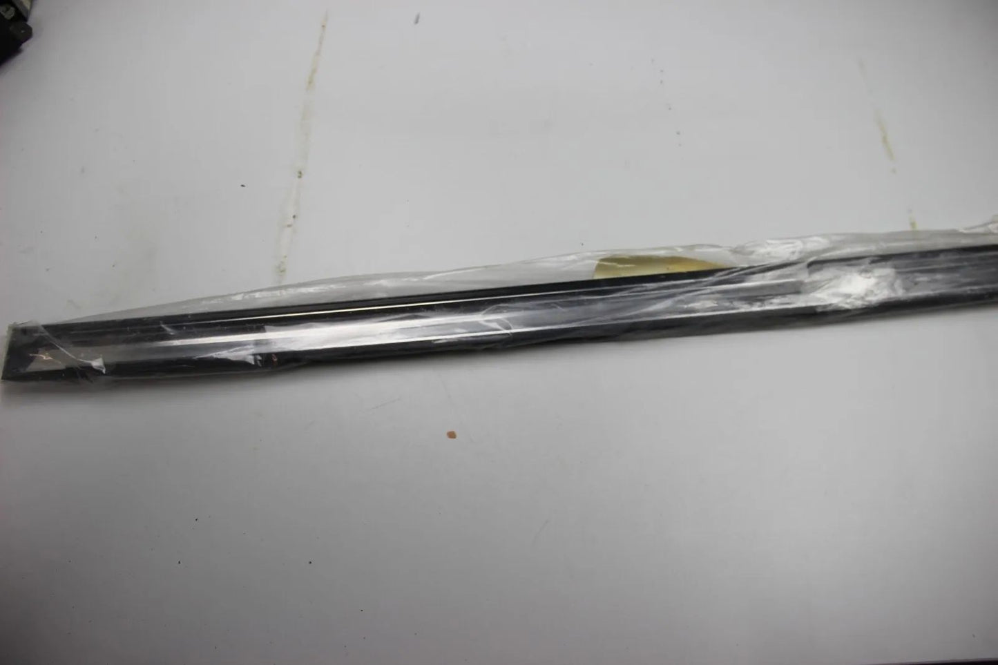 NEU ORIGINAL 51131969206 BMW E32 7er Stoßleiste Hinten Rechts Trim Piece