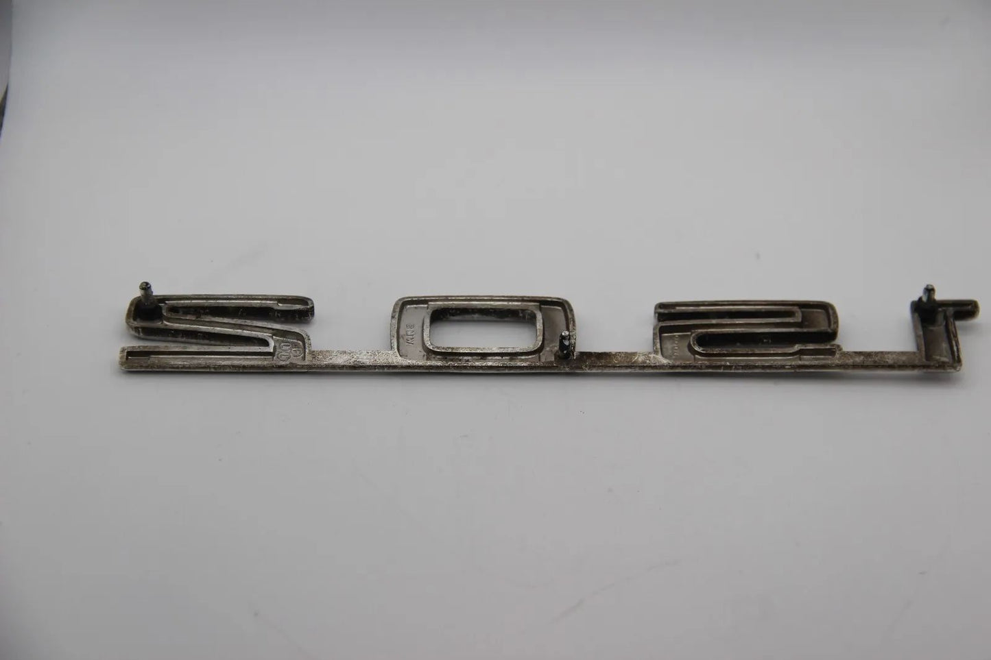 Original BMW E10 1502 Modellbezeichnung Emblem Badge Schriftzug Typenschild