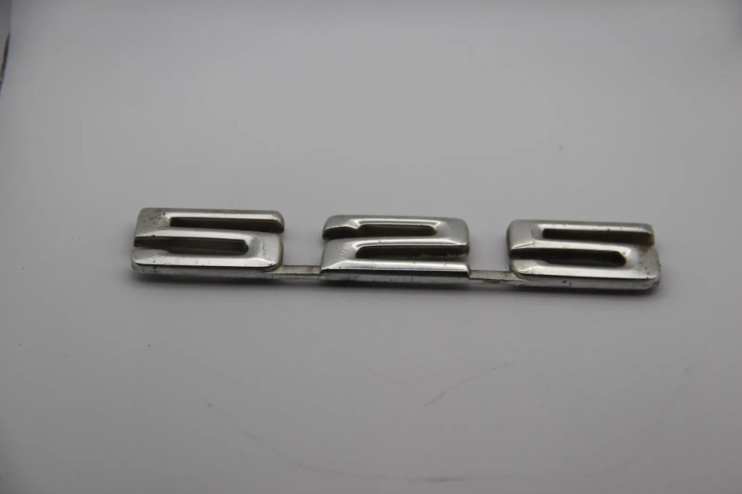 Original BMW E12 525 Modellbezeichnung Emblem Schriftzug B2 BMW N 11319 .0