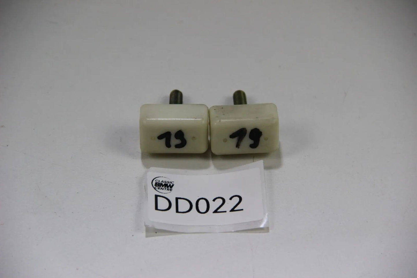 Original BMW E10 1502 1602 1802 2002 Kofferraum Stopper links rechts paar