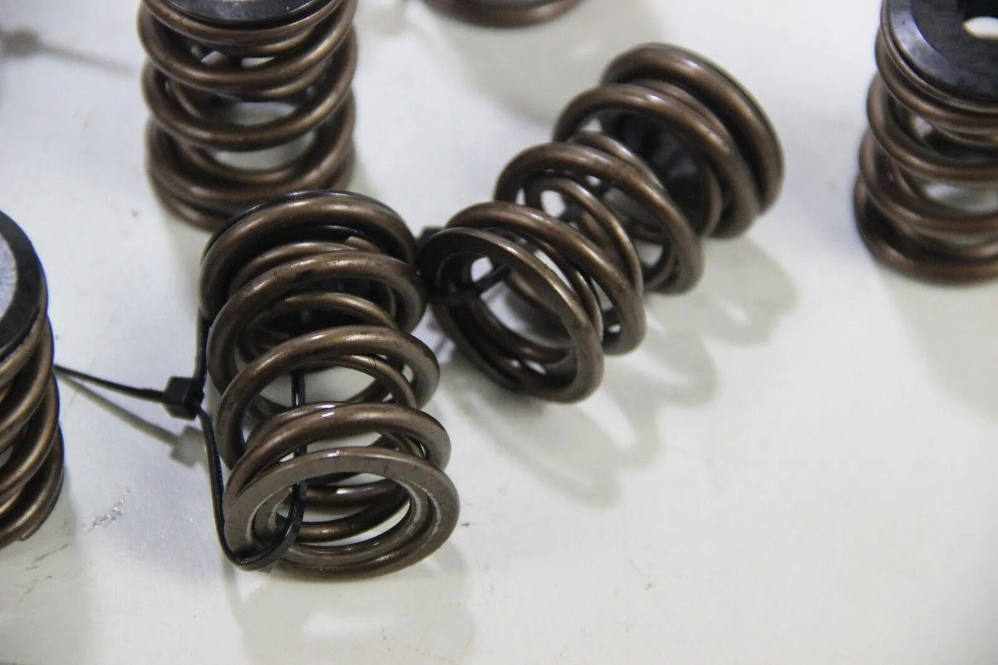 BMW E30 M3 S14 16x Ventilfeder mit verstärkten Federtellern oben 11341312704