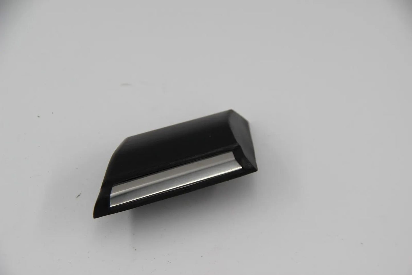 BMW E23 728-745i M30 745 S38 Stossleiste Seitenwand hinten links 51131848307 Neu