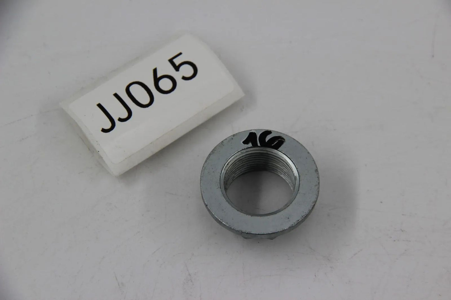 Original BMW E34 Z1 E90 E92 E36 E46 Bundmutter M24X1,5 Radlagerung  33411132565