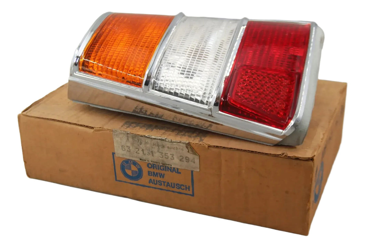Original BMW NK 1800 Limousine Heckleuchte rechts rot-weiss-gelb 1352492
