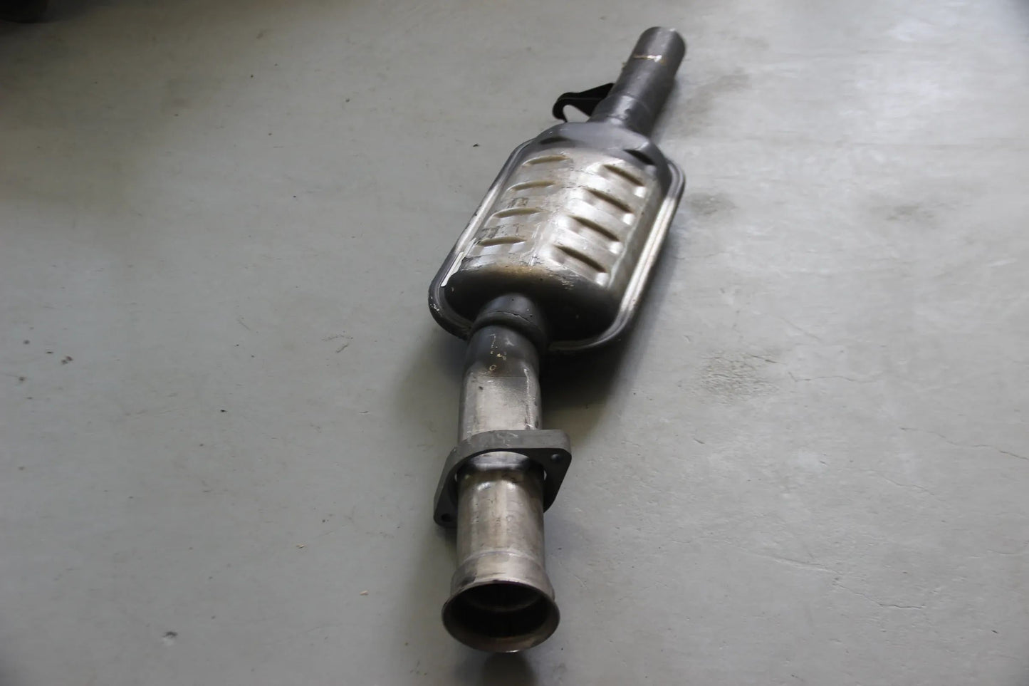 Original BMW E36 318i 318is M42 Nachschalldämpfer 18101728581