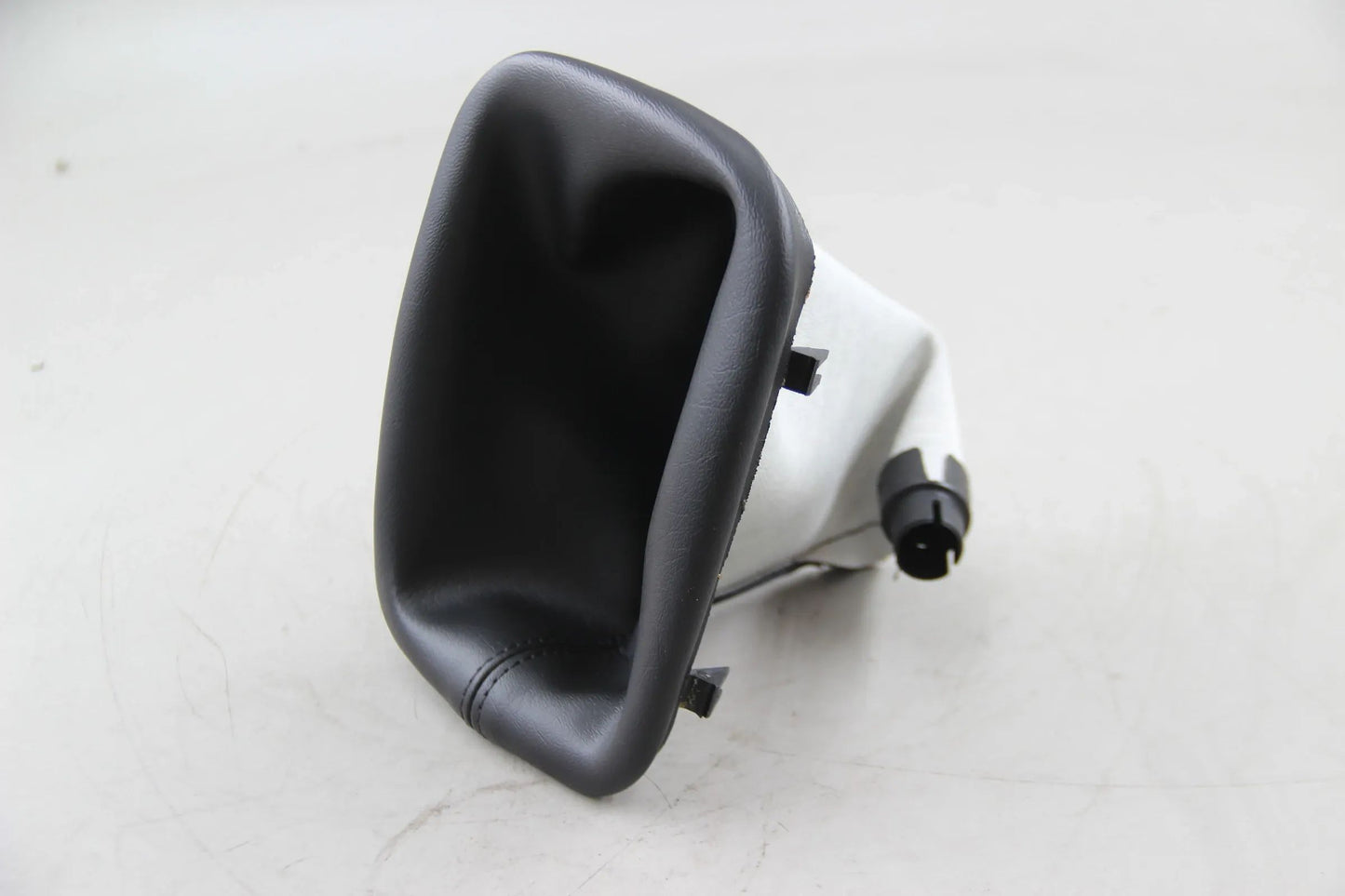 Original BMW E30 316 316i-325i Schalhebelabdeckung schwarz 25111220204