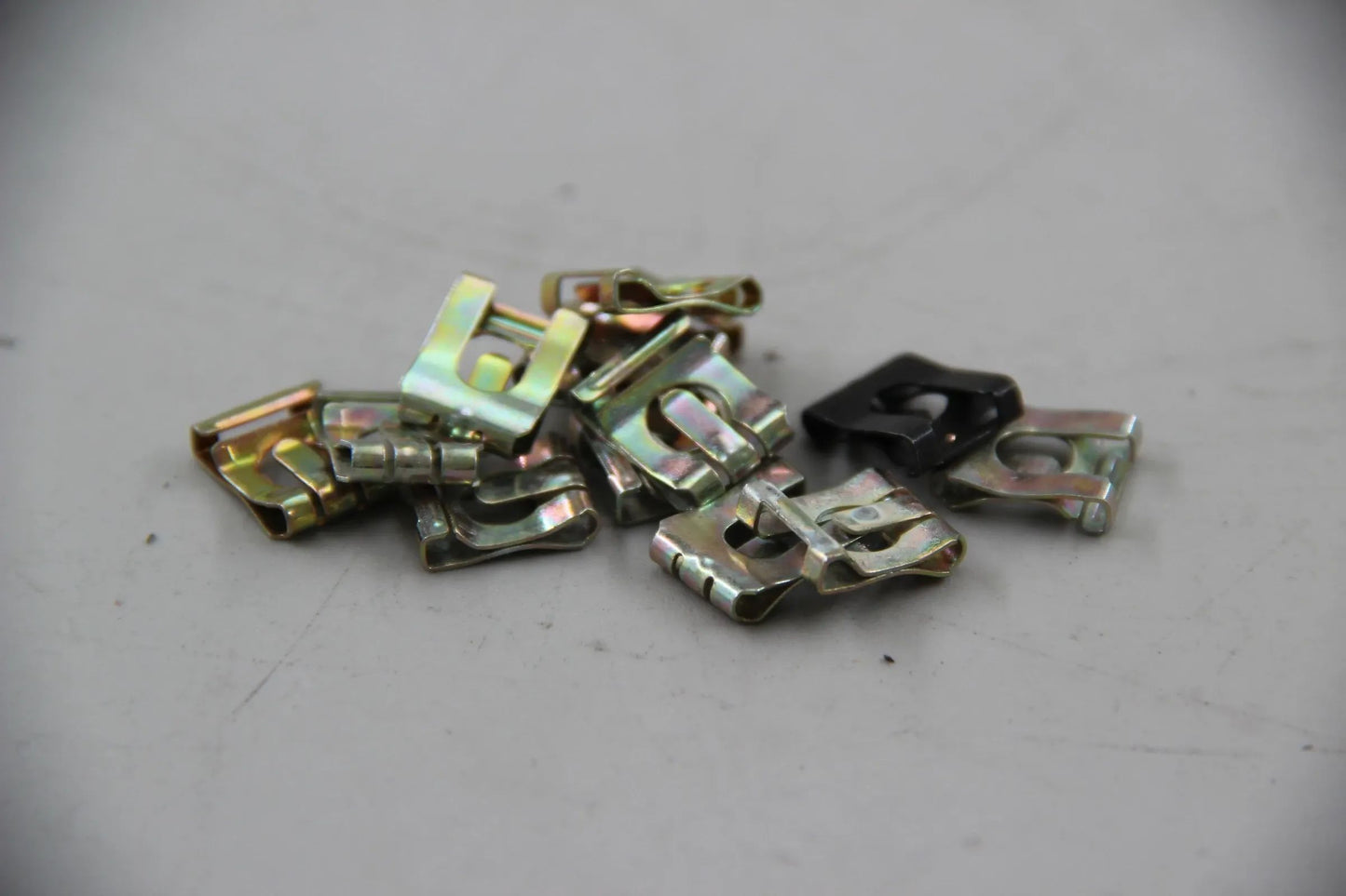 Orig. BMW E36 316i-328i M3 E34 518i-535i M5 E24 E32 13x Klammer B6 07129934911