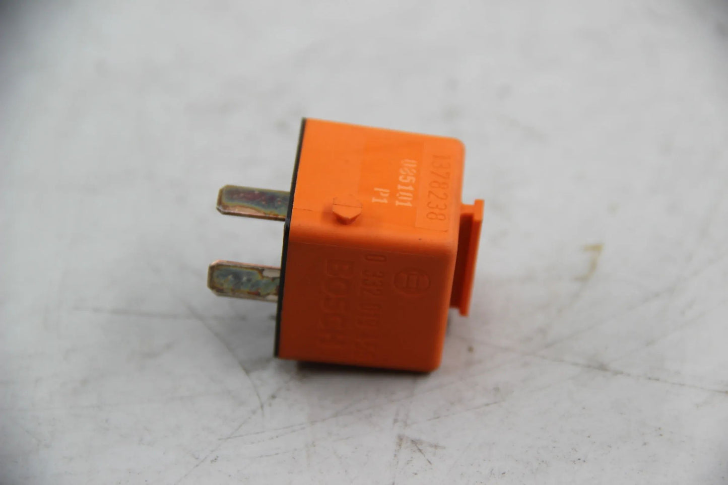 Orig. BMW E3 E9 E30 E28 E24 E23 E31 Relais Schliesser orange NOS NLA 61361378238