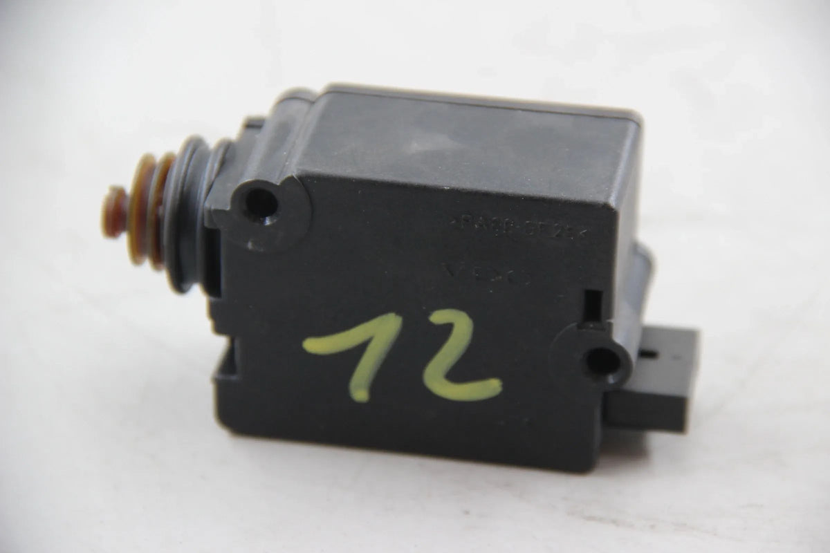 Original BMW E39 Stellantrieb Heckklappe NOS NLA 67118377569