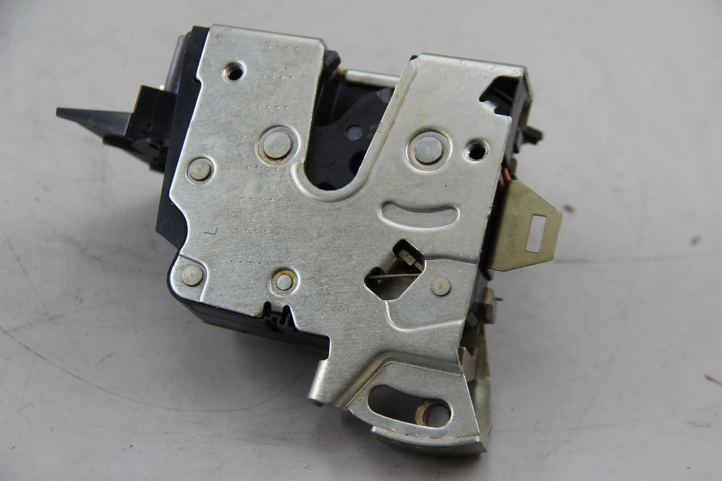 Original BMW E39 520i-540i M5 E38 728i Drehfallenschloss vorne links 51218235097