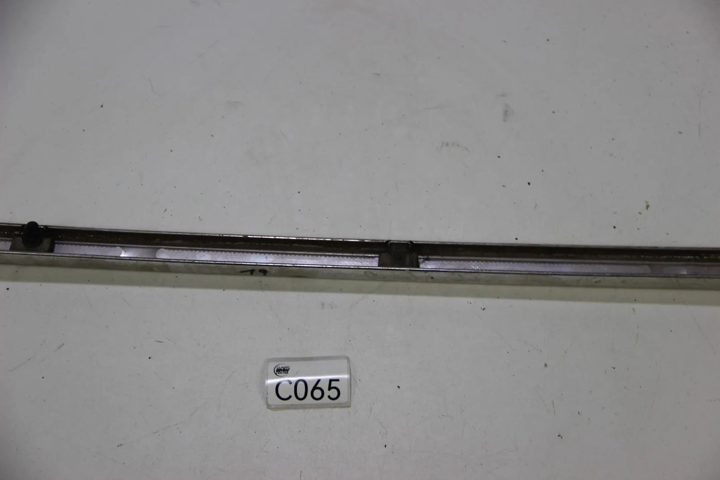 BMW E10 1502-1802 2002  bis 71' Chrom Leiste Abschlussblech hinten Rundleuchter