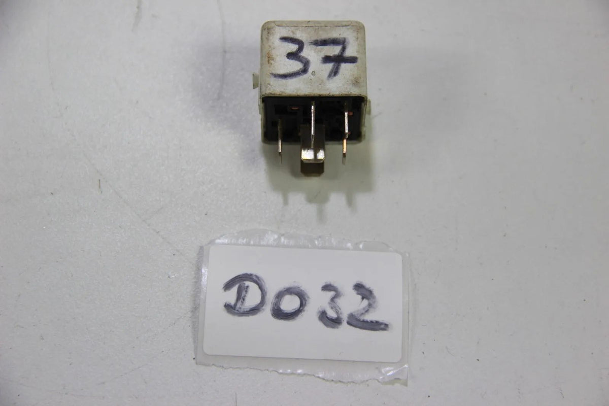 Original BMW E34 E32 E31 Umschaltrelais Relais Relay Oldtimer 61368350565