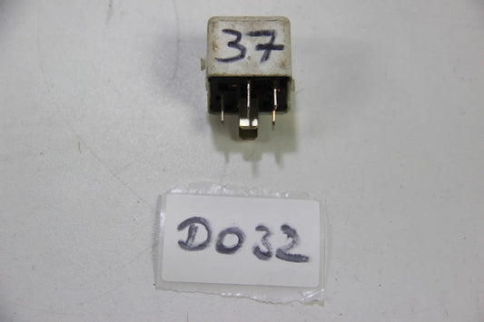 Original BMW E34 E32 E31 Umschaltrelais Relais Relay Oldtimer 61368350565