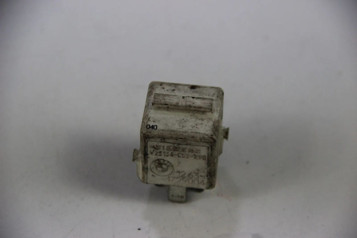 Original BMW CMSP E30 E36 E28 E39 E32 Relais Kraftstoffpumpe weiss 61361729004