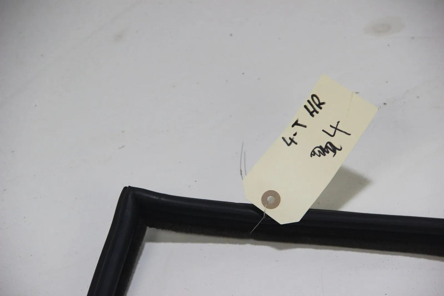 BMW E30 4-Türer Limo Touring 316i-325i Türdichtung hinten rechts Kantenschutz